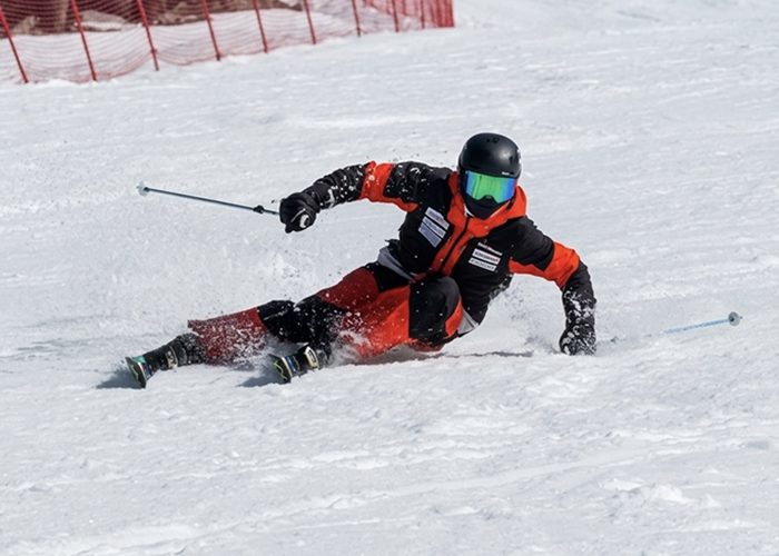 J_skier_carving
