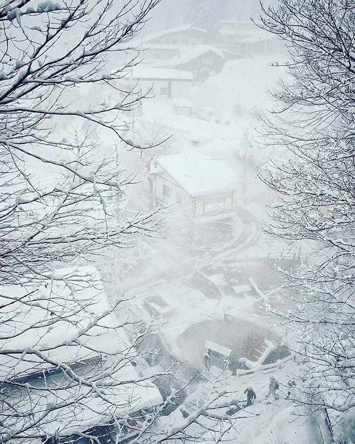 滑雪度假村下雪拍攝